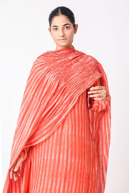 Shop_JAYATI GOENKA_Orange Chanderi Silk Round Neck Linear Print Kurta Set _Online_at_Aza_Fashions