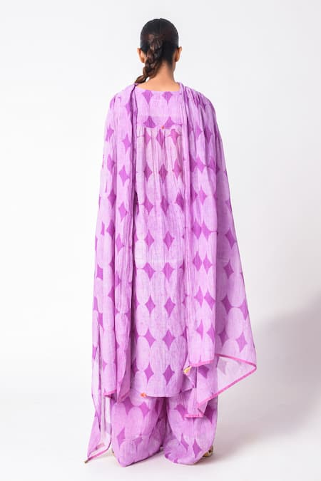 Shop JAYATI GOENKA Purple Chanderi Silk Round Neck Geometric Print Kurta Set at Aza Fashions Shop_JAYATI GOENKA_Purple Chanderi Silk Round Neck Geometric Print Kurta Set _at_Aza_Fashions