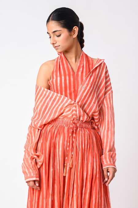 Buy_JAYATI GOENKA_Red Chanderi Silk Cowl Neck Linear Print Kurta Skirt Set 