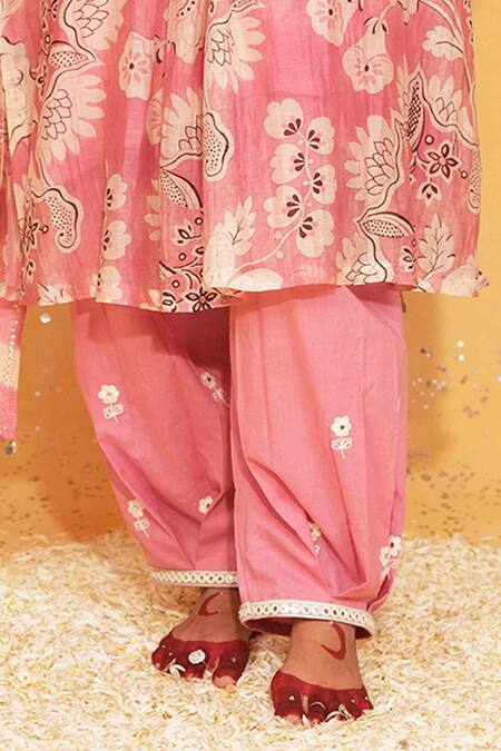 Jyoti Bansal_Pink Chanderi, Cotton Embroidery, Lace, Tassels, Mirrors Floral Print Kurta Set _Online_at_Aza_Fashions