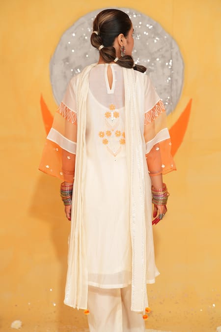 Jyoti Bansal Embroidered Kurta Set 
