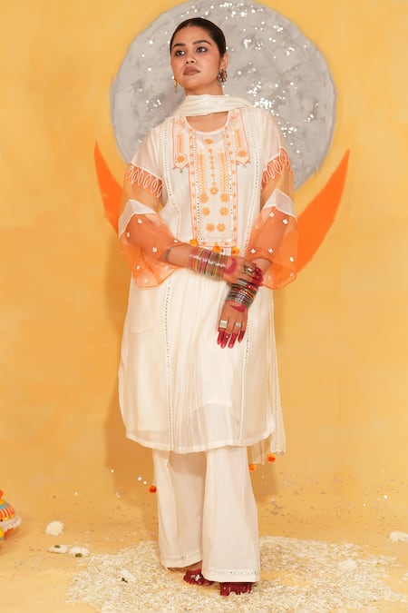 Shop Jyoti Bansal Embroidered Kurta Set Online at Aza Fashions Shop_Jyoti Bansal_Embroidered Kurta Set _Online_at_Aza_Fashions