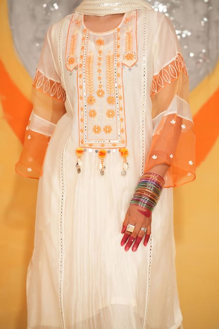 Jyoti Bansal Embroidered Kurta Set at Aza Fashions Jyoti Bansal_Embroidered Kurta Set _at_Aza_Fashions