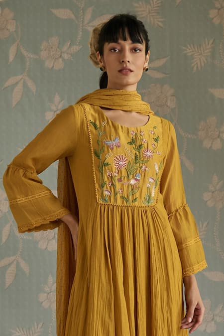 Kritika Dawar_Yellow Chanderi, Cotton Embroidery, Lace Round Sairah Thread Kurta With Pant _Online_at_Aza_Fashions