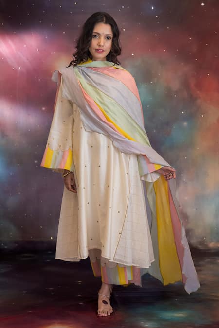 Buy_Kacha Tanka_Ivory Chanderi Embroidery Notched Neck Ikra Kurta Set 