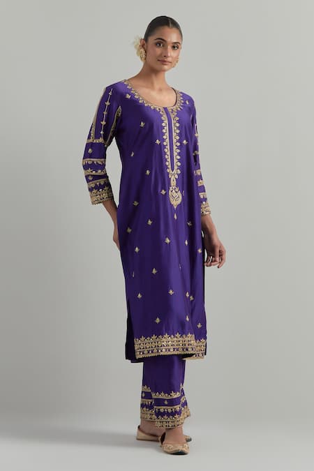 Ikshita Choudhary_Purple Chanderi, Organza Embroidery Round Neck Floral Kurta Set _Online_at_Aza_Fashions