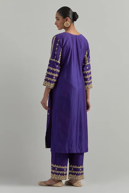 Ikshita Choudhary Floral Embroidered Chanderi Kurta Set 