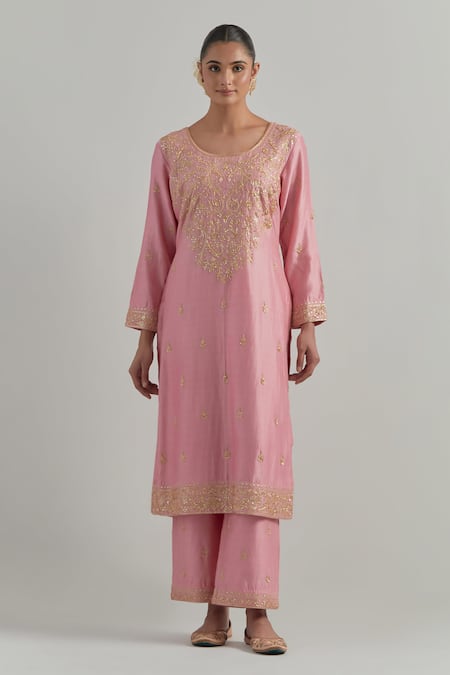 Ikshita Choudhary_Pink Chanderi, Organza Embroidery Round Neck Kurta Set _Online_at_Aza_Fashions