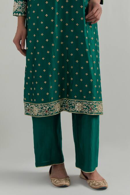 Ikshita Choudhary_Green Chanderi, Net Embroidery Split V-neck Kurta Set _Online_at_Aza_Fashions