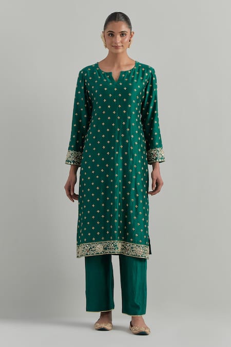 Ikshita Choudhary_Green Chanderi, Net Embroidery Split V-neck Kurta Set _at_Aza_Fashions