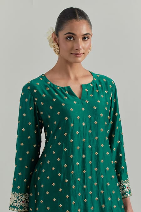 Buy_Ikshita Choudhary_Green Chanderi, Net Embroidery Split V-neck Kurta Set 