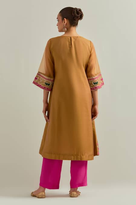 Ikshita Choudhary Embroidered Kurta Set 