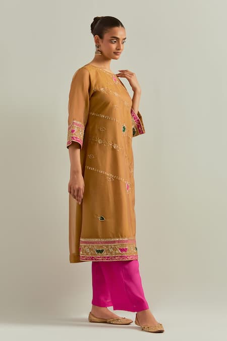Ikshita Choudhary_Mustard Organza, Muslin Embroidery Round Neck Kurta Set _Online_at_Aza_Fashions