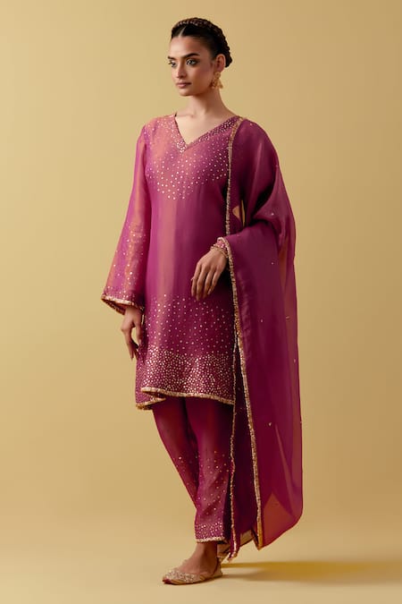 Ikshita Choudhary_Magenta Organza Embroidery, Sequins V-neck Kurta Set _Online_at_Aza_Fashions