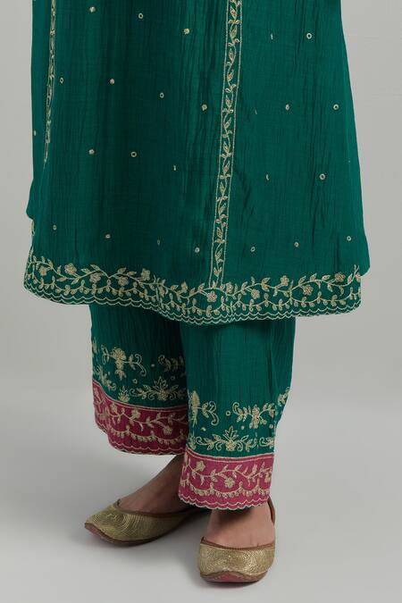 Buy_Ikshita Choudhary_Green Chanderi Embroidery Round Neck Kurta Set 