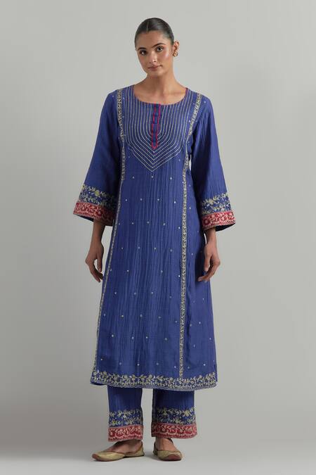 Ikshita Choudhary_Blue Chanderi Embroidery Round Neck Kurta Set _Online_at_Aza_Fashions
