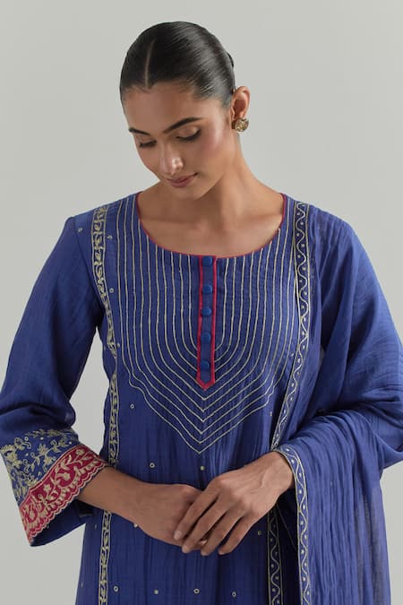 Ikshita Choudhary_Blue Chanderi Embroidery Round Neck Kurta Set _at_Aza_Fashions
