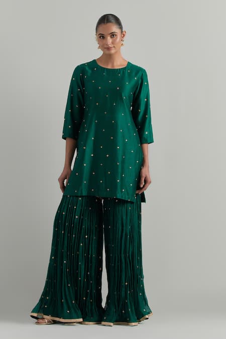 Ikshita Choudhary_Green Chanderi, Organza Embroidery Round Neck Kurta And Gharara Set _Online_at_Aza_Fashions