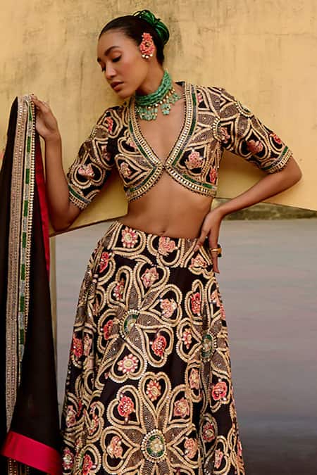 Swati Vijaivargie Black Linen, Satin Embroidery V-neck Chandini Floral Pattern Lehenga Set Online at Aza Fashions Swati Vijaivargie_Black Linen, Satin Embroidery V-neck Chandini Floral Pattern Lehenga Set _Online_at_Aza_Fashions