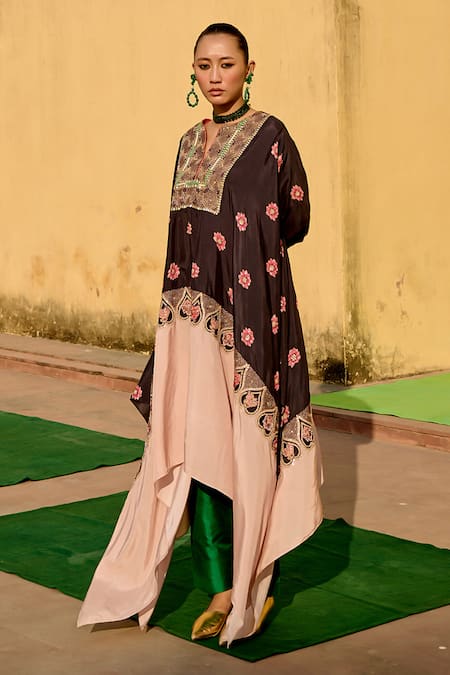 Swati Vijaivargie Rani Floral Pattern Cape With Pant 