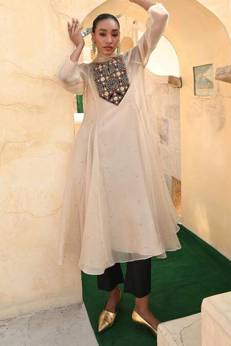 Swati Vijaivargie_Ivory Silk Organza Embroidery Notched Neck Tribal Kurta Set _Online_at_Aza_Fashions