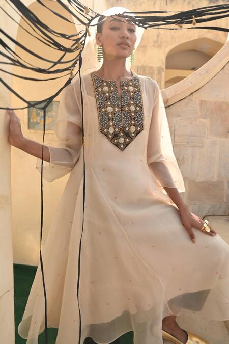 Buy_Swati Vijaivargie_Ivory Silk Organza Embroidery Notched Neck Tribal Kurta Set _Online_at_Aza_Fashions