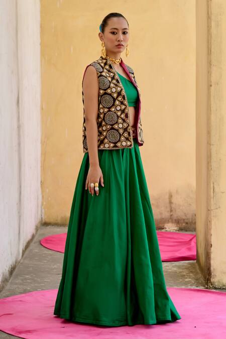 Buy Swati Vijaivargie Emerald Green Silk Embroidery Open Neck, Asymmetric Jacket Lehenga Set Online at Aza Fashions Buy_Swati Vijaivargie_Emerald Green Silk Embroidery Open Neck, Asymmetric Jacket Lehenga Set _Online_at_Aza_Fashions