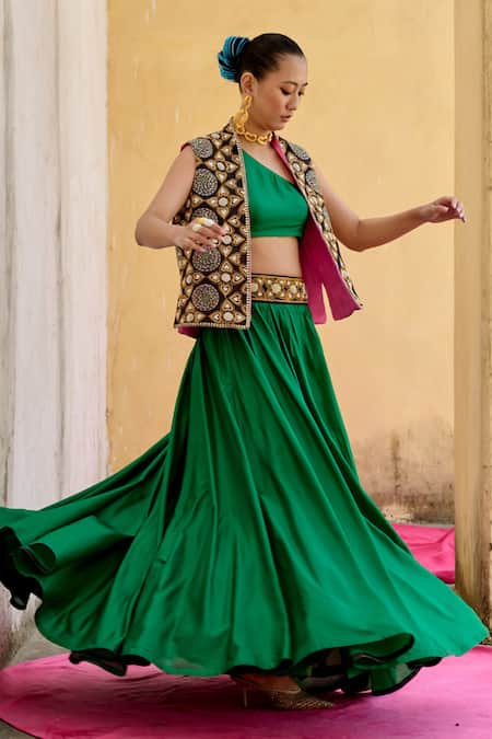 Swati Vijaivargie Emerald Green Silk Embroidery Open Neck, Asymmetric Jacket Lehenga Set at Aza Fashions Swati Vijaivargie_Emerald Green Silk Embroidery Open Neck, Asymmetric Jacket Lehenga Set _at_Aza_Fashions