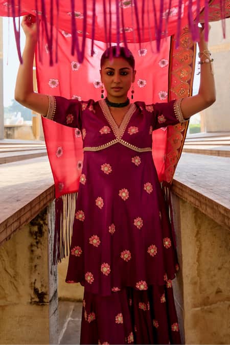 Buy_Swati Vijaivargie_Purple Silk Embroidery V-neck Floral Butti Pattern Kurta Set _Online_at_Aza_Fashions