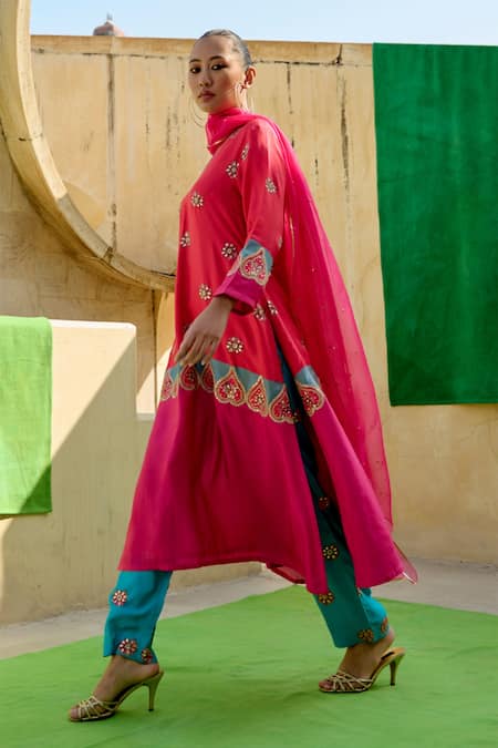 Shop_Swati Vijaivargie_Red Silk Embroidery V-neck Floral Butti Pattern Kurta With Pant _Online_at_Aza_Fashions