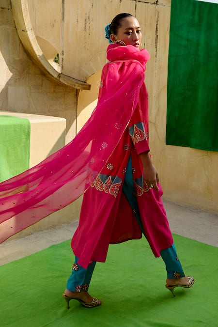 Swati Vijaivargie Floral Butti Pattern Kurta With Pant 