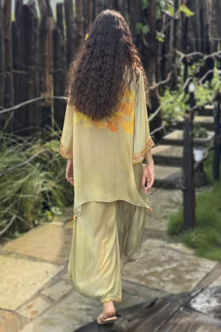 Shop Basil Leaf Green Crepe Embroidery, Mirrors, Sequins Round Neck, Keyhole Kurta And Pant Set at Aza Fashions Shop_Basil Leaf_Green Crepe Embroidery, Mirrors, Sequins Round Neck, Keyhole Kurta And Pant Set _at_Aza_Fashions