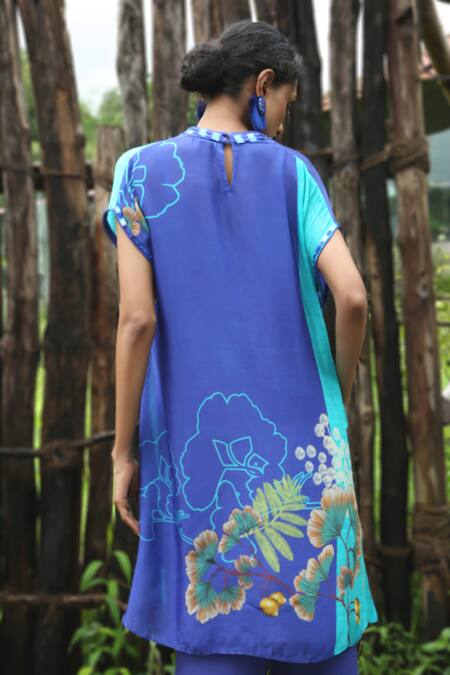 Basil Leaf_Blue Chinon, Chiffon, Linen, Silk Embroidery V-neck Fern Print Kurta And Pant Set _Online_at_Aza_Fashions