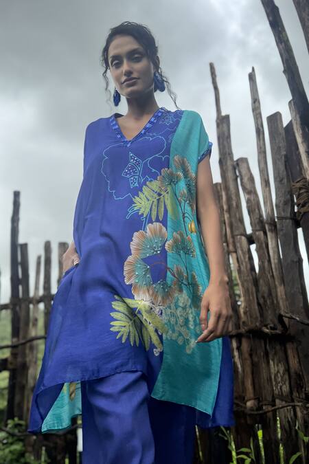 Buy_Basil Leaf_Blue Chinon, Chiffon, Linen, Silk Embroidery V-neck Fern Print Kurta And Pant Set _Online_at_Aza_Fashions