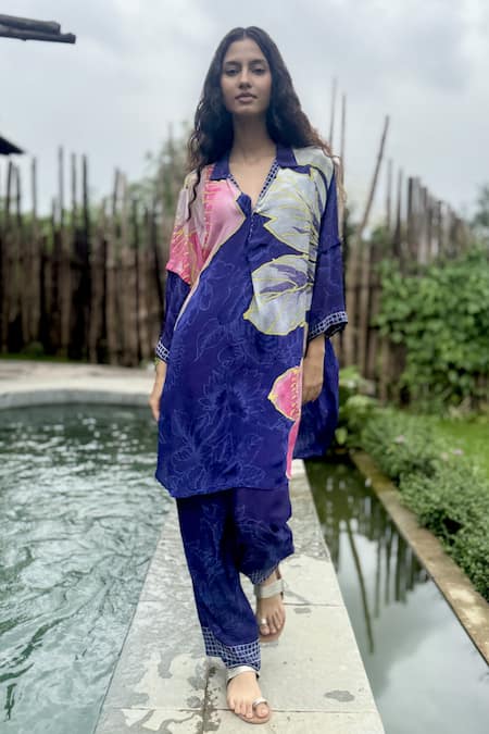 Basil Leaf_Blue Crepe V-neck, Collared Floral Print Kurta With Pant _Online_at_Aza_Fashions