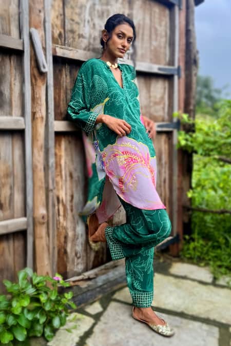 Basil Leaf_Green Crepe Split V-neck Florette Print Kurta And Pant Set _Online_at_Aza_Fashions