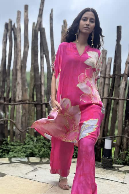 Basil Leaf_Pink Crepe Sequins Split V-neck Flower Print Kurta And Pant Set _Online_at_Aza_Fashions