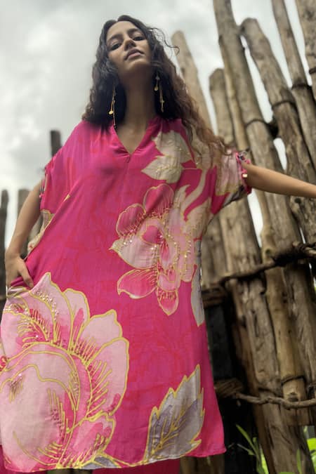 Buy_Basil Leaf_Pink Crepe Sequins Split V-neck Flower Print Kurta And Pant Set _Online_at_Aza_Fashions