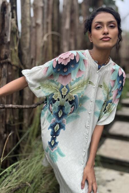 Basil Leaf_Gray Crepe Embroidery Mandarin Collar Tropical Print Kurta With Pant _Online_at_Aza_Fashions