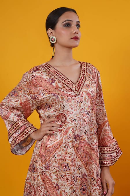 Saangi_Ivory Silk V-neck Paisley Print Kurta With Pant _Online_at_Aza_Fashions