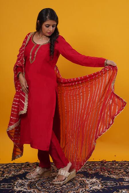 Saangi_Red Organza, Chanderi Silk Gota Patti, Metallic Thread, Zari Raw Kurta Set _Online_at_Aza_Fashions