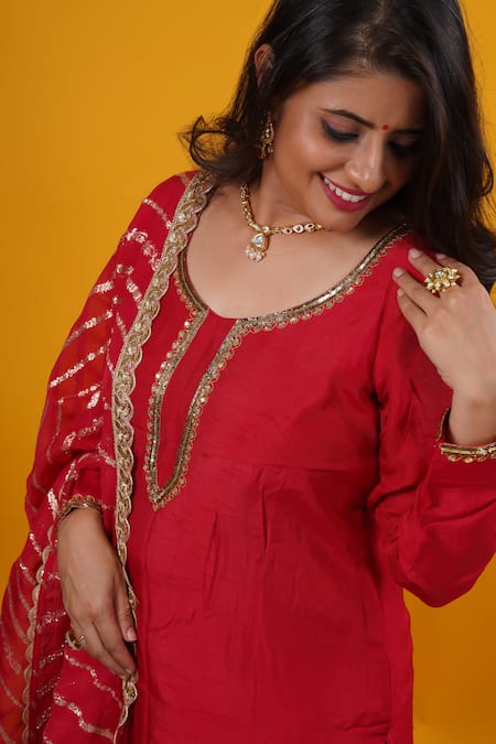 Shop_Saangi_Red Organza, Chanderi Silk Gota Patti, Metallic Thread, Zari Raw Kurta Set _Online_at_Aza_Fashions
