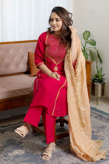 Buy Saangi Peach Organza, Chanderi Silk Sequins, Gota Patti, Riwaayat Deep Pink Kurta Set Online at Aza Fashions Buy_Saangi_Peach Organza, Chanderi Silk Sequins, Gota Patti, Riwaayat Deep Pink Kurta Set _Online_at_Aza_Fashions