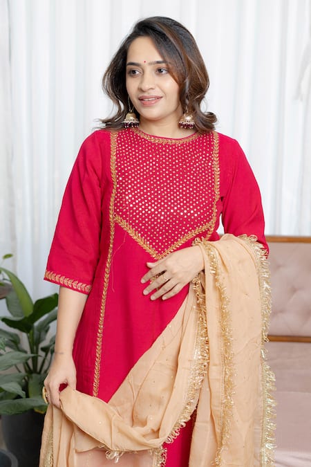 Shop Saangi Peach Organza, Chanderi Silk Sequins, Gota Patti, Riwaayat Deep Pink Kurta Set Online at Aza Fashions Shop_Saangi_Peach Organza, Chanderi Silk Sequins, Gota Patti, Riwaayat Deep Pink Kurta Set _Online_at_Aza_Fashions