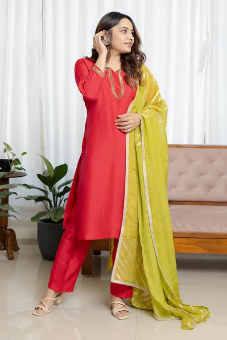 Saangi_Lime Organza, Chanderi Silk Sequins Split V-neck Fuchsia Pink Raw Kurta Set _Online_at_Aza_Fashions