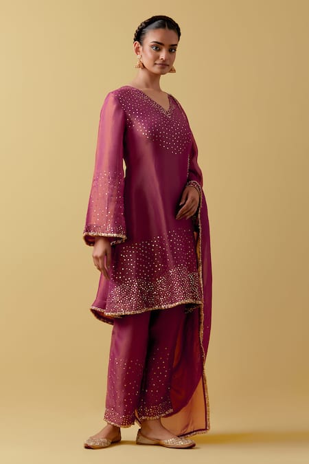 Ikshita Choudhary_Magenta Organza Embroidery, Sequins V-neck Kurta Set _at_Aza_Fashions