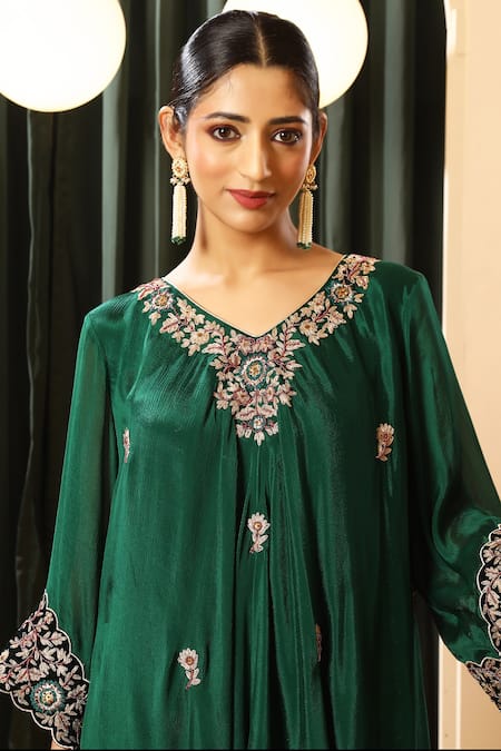Shop_House Of Supriya_Emerald Green Embroidery V-neck Butti Work Kurta With Palazzo _Online_at_Aza_Fashions