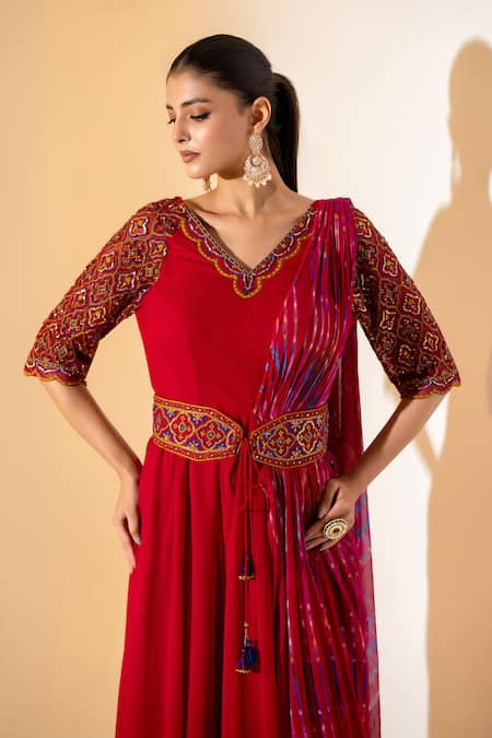 K-Anshika Red Georgette Embroidery, Tassels Floral Pattern Pre-draped Saree With Belt Online at Aza Fashions K-Anshika_Red Georgette Embroidery, Tassels Floral Pattern Pre-draped Saree With Belt _Online_at_Aza_Fashions