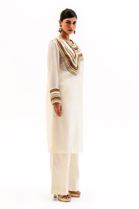 Buy_Garo_Off White Silk Embroidery Round Neck Asymmetric Kurta With Pant _Online_at_Aza_Fashions