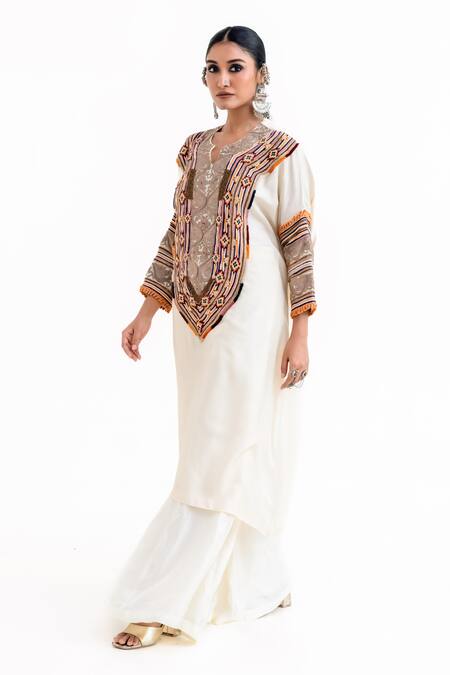Garo_Off White Silk Embroidery Round Neck Kaftan Set _Online_at_Aza_Fashions